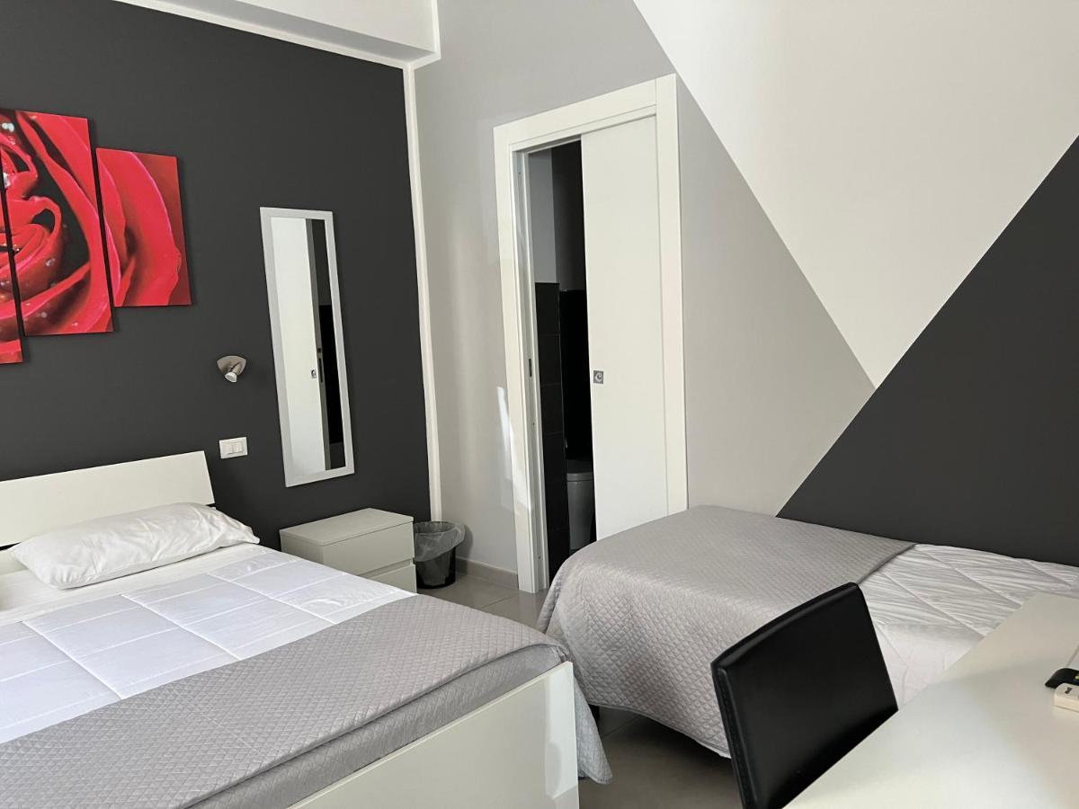 Hotel Le Tre Rose à Terrasini Extérieur photo
