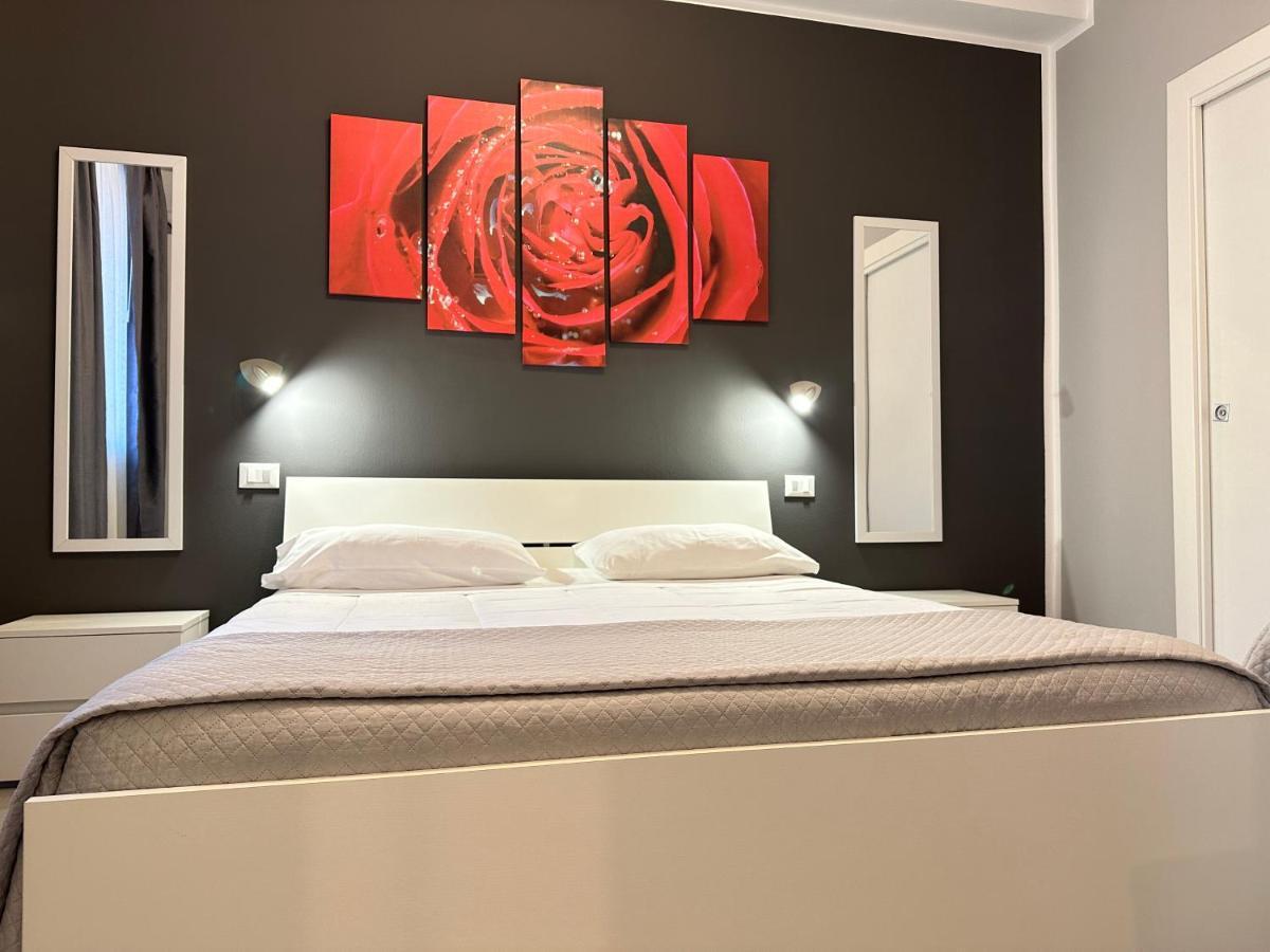 Hotel Le Tre Rose à Terrasini Extérieur photo